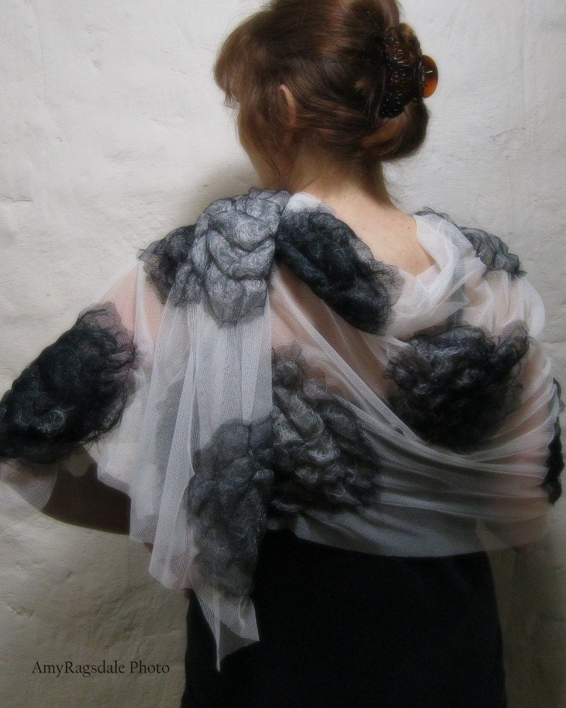 The Muse Wrap in EggShell Net with Silver fibers - ShardlowDesigns