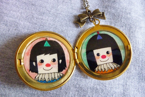 Love Forever  - The Prince and The Princess - Vintage Round Shaped Locket Necklace - Handmade with Love