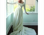 Vintage 40s Wedding Dress in Taffeta and Alencon Lace Shelf Bust Button Up Back and Long Train S