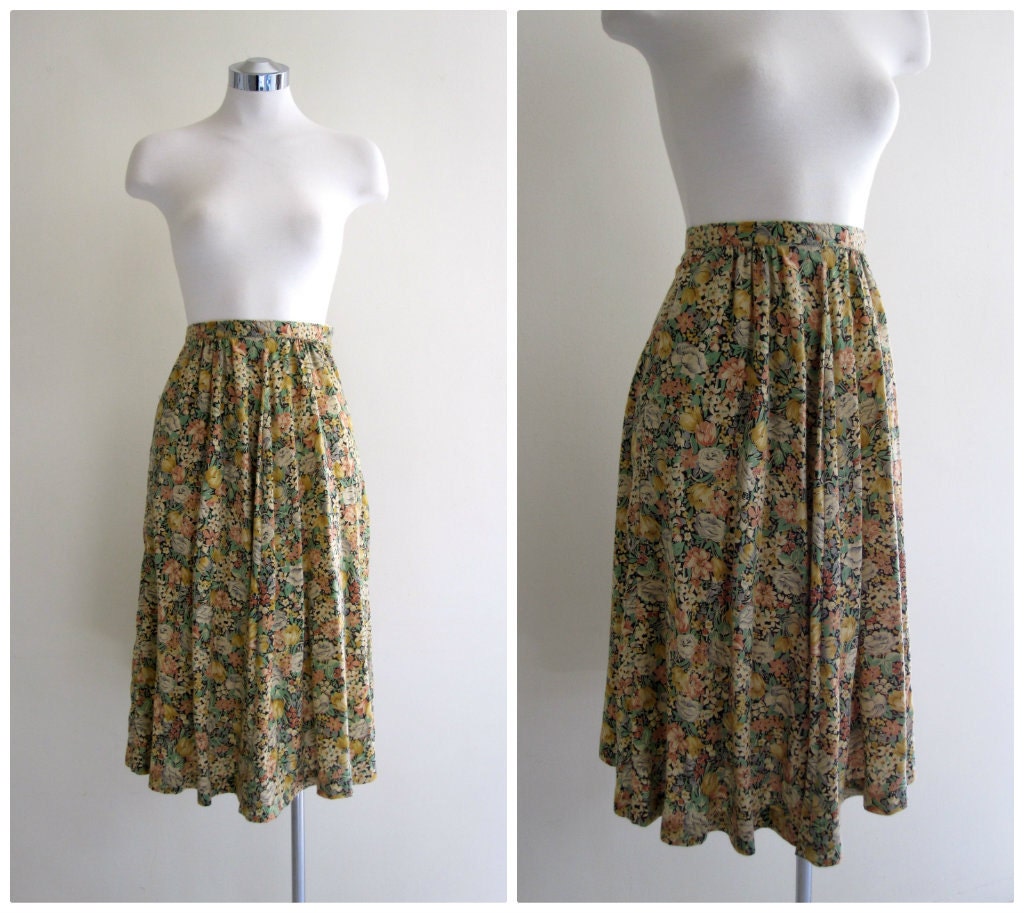 SALE Vintage Floral Midi Skirt // 1970's High Waisted Full // xs - s
