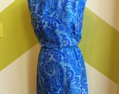 1960s vintage / Dusk Blue Paisley Print Silk Wiggle Dress / Size M