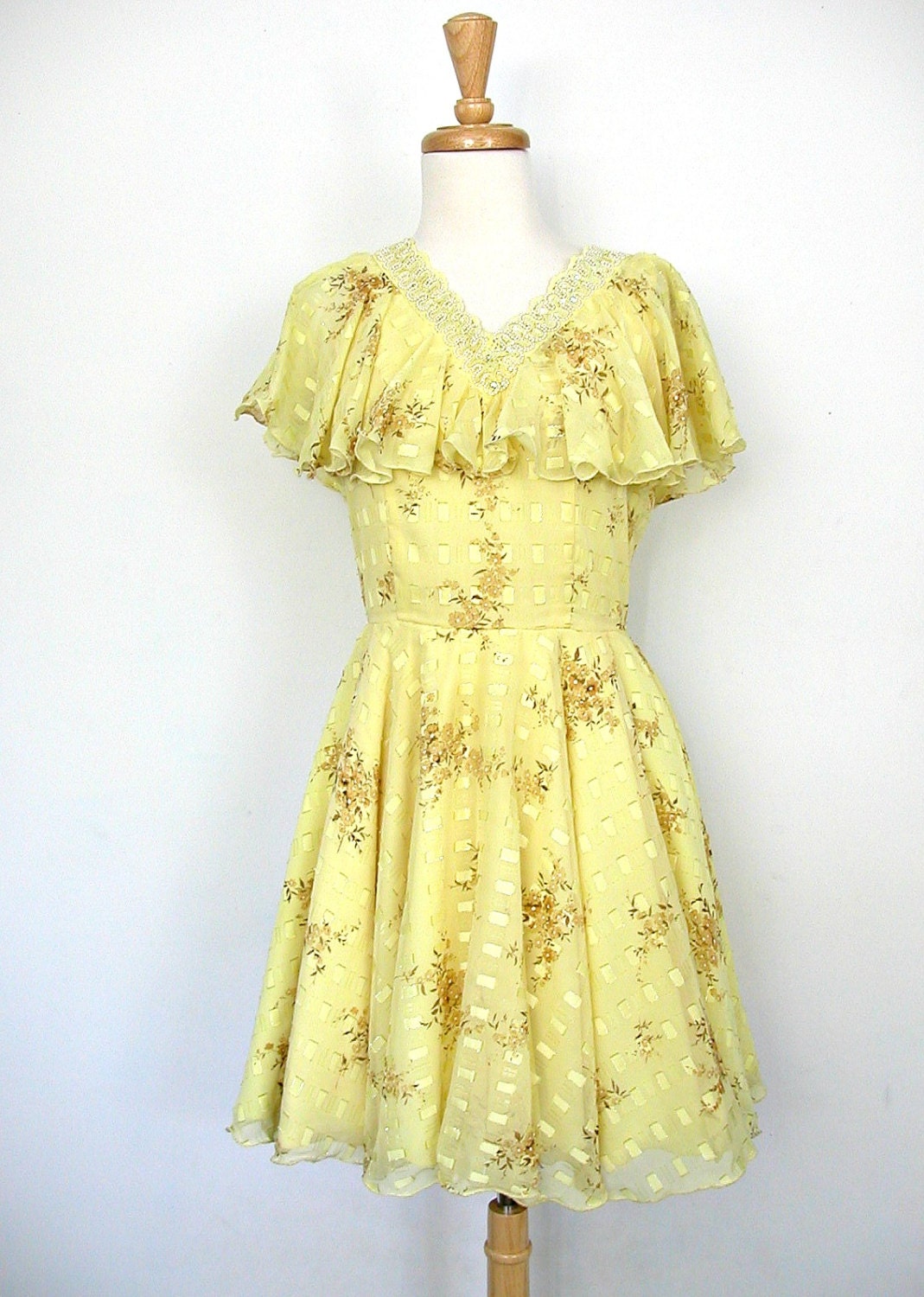 1960s Dress / 60s yellow dress / wedding dress / full skirt dress / sequin beaded dress / garden party dress  / medium