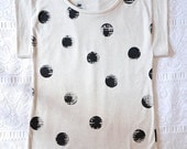 Oversized womens tshirt in organic cotton - stencil art - polka dots