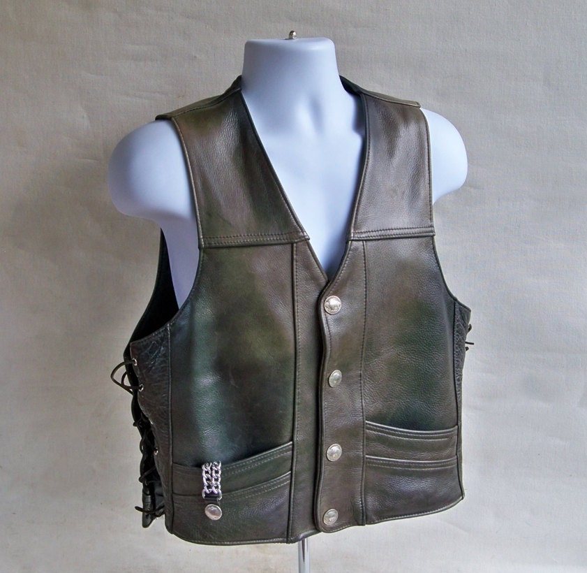 Vintage Classic Leather Bikers Vest with Buffalo Nickel Snaps - Mens Medium