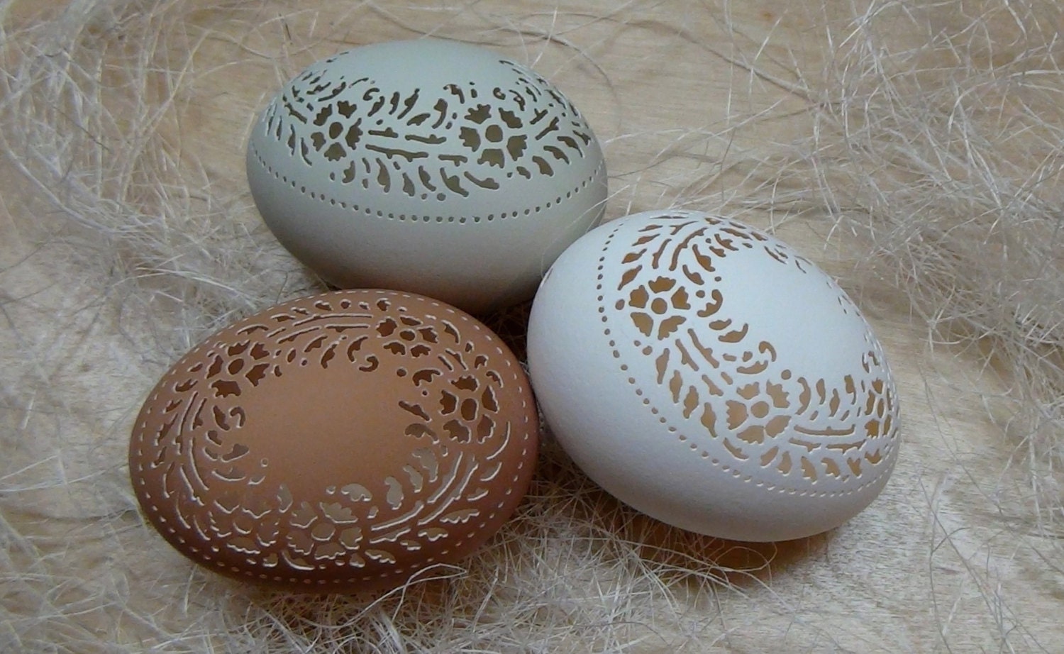 MADE TO ORDER - Hand Carved Victorian Lace Chicken Egg -  Wreath Pattern