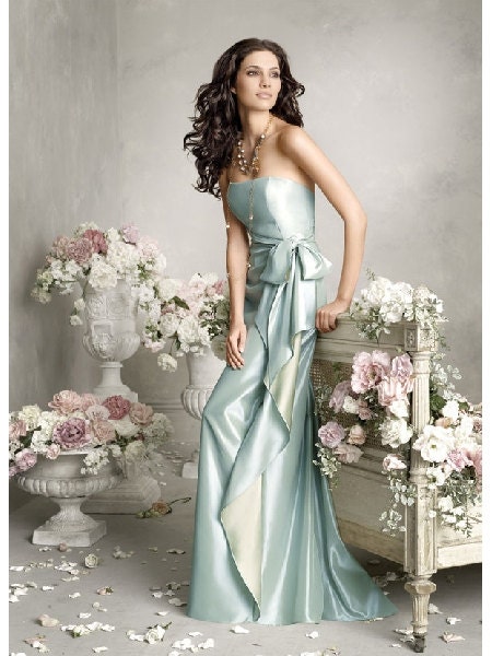 Made in the USA custom made bridesmaids dresses. Pick your color bridesmaids gown for a wedding ceremony