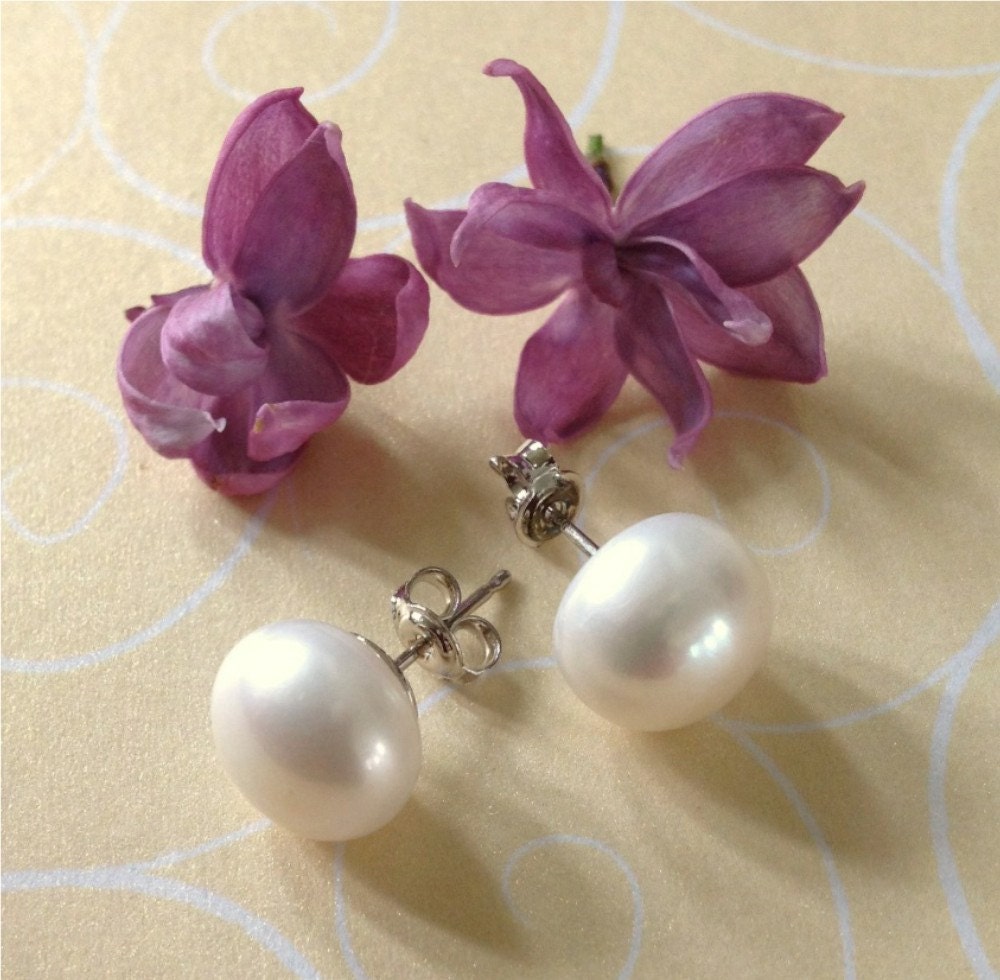 Studs earrings AAA white pearls stud earrings Bridal earrings  Bridesmaid gifts