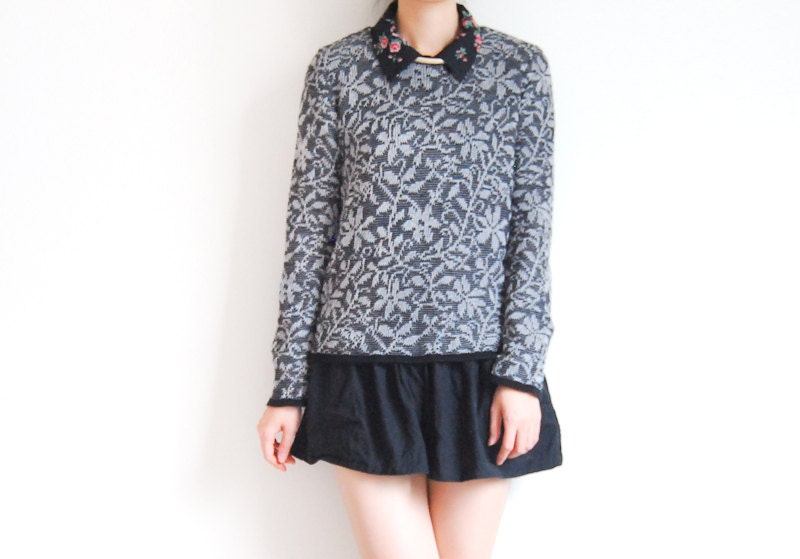 Vintage Monochrome Floral Sweater with Scallop Edged Neckline
