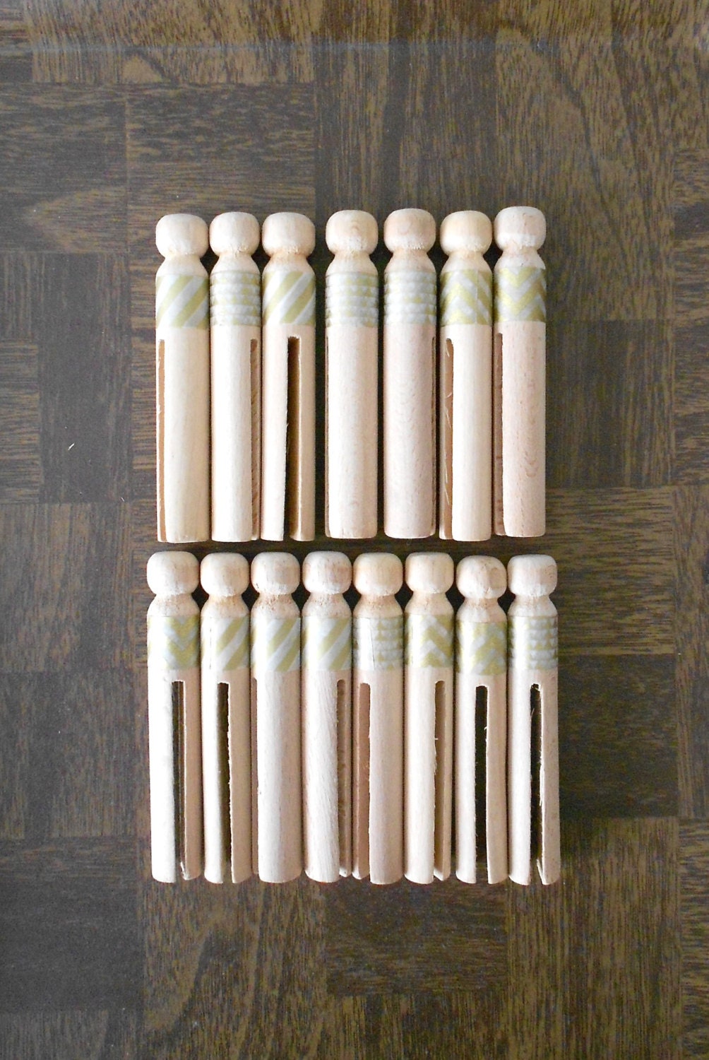 large round wood laundry clothespins // decorative clips // set of 15