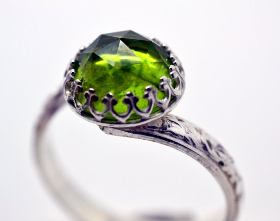 Peridot Ring, Patterned Silver Ring Band, Green Gemstone, Sterling Silver Handforged Cocktail Ring