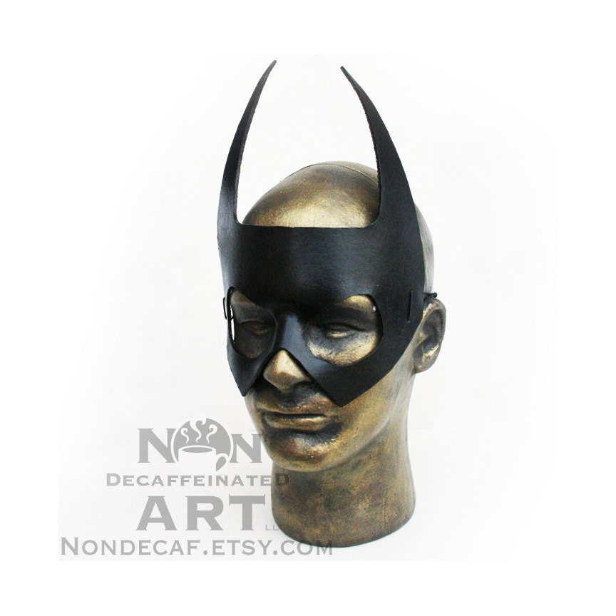 The Bat - Handmade Leather Mask - in black