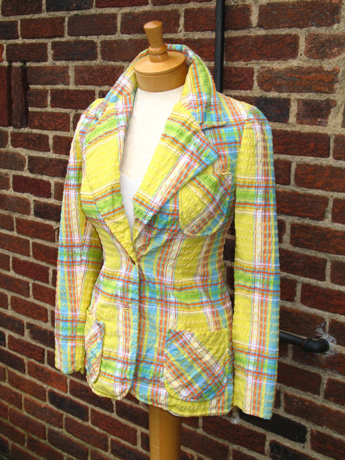 SALE Vintage 70s / Yellow Blue Orange  / Plaid / Seer Sucker / Womans / Wide Collar / Fitted / Jacket