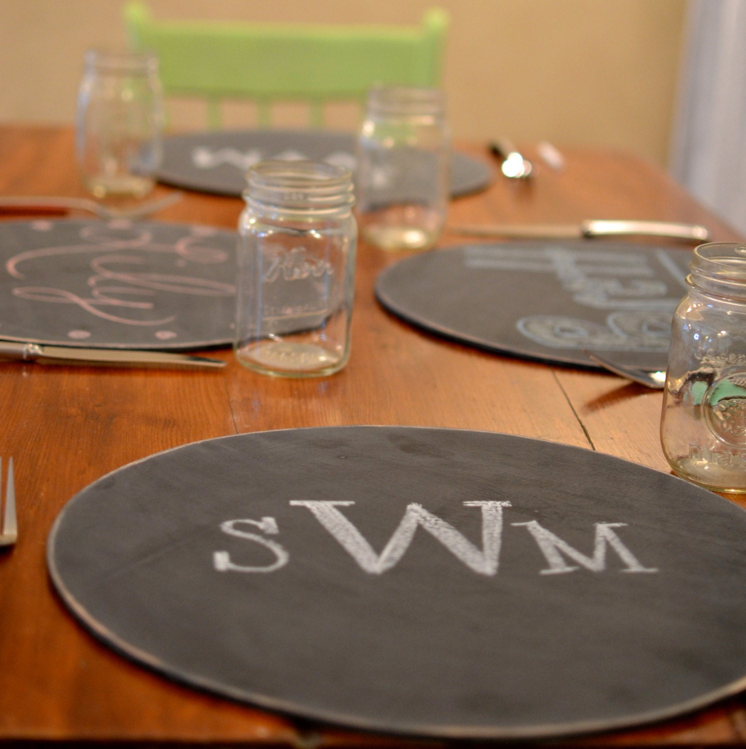 Set of 4 Wooden Chalkboard Placemat Chargers - Distressed Round - Entertaining