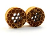 Cutout Honeycomb with Bee Yellowheart Wooden Plugs 7/8" (22mm) 1" (25.5mm) 1 1/8" (28mm) 1 1/4" (32mm) 1 1/2"(38mm) (44mm) Ear Gauges