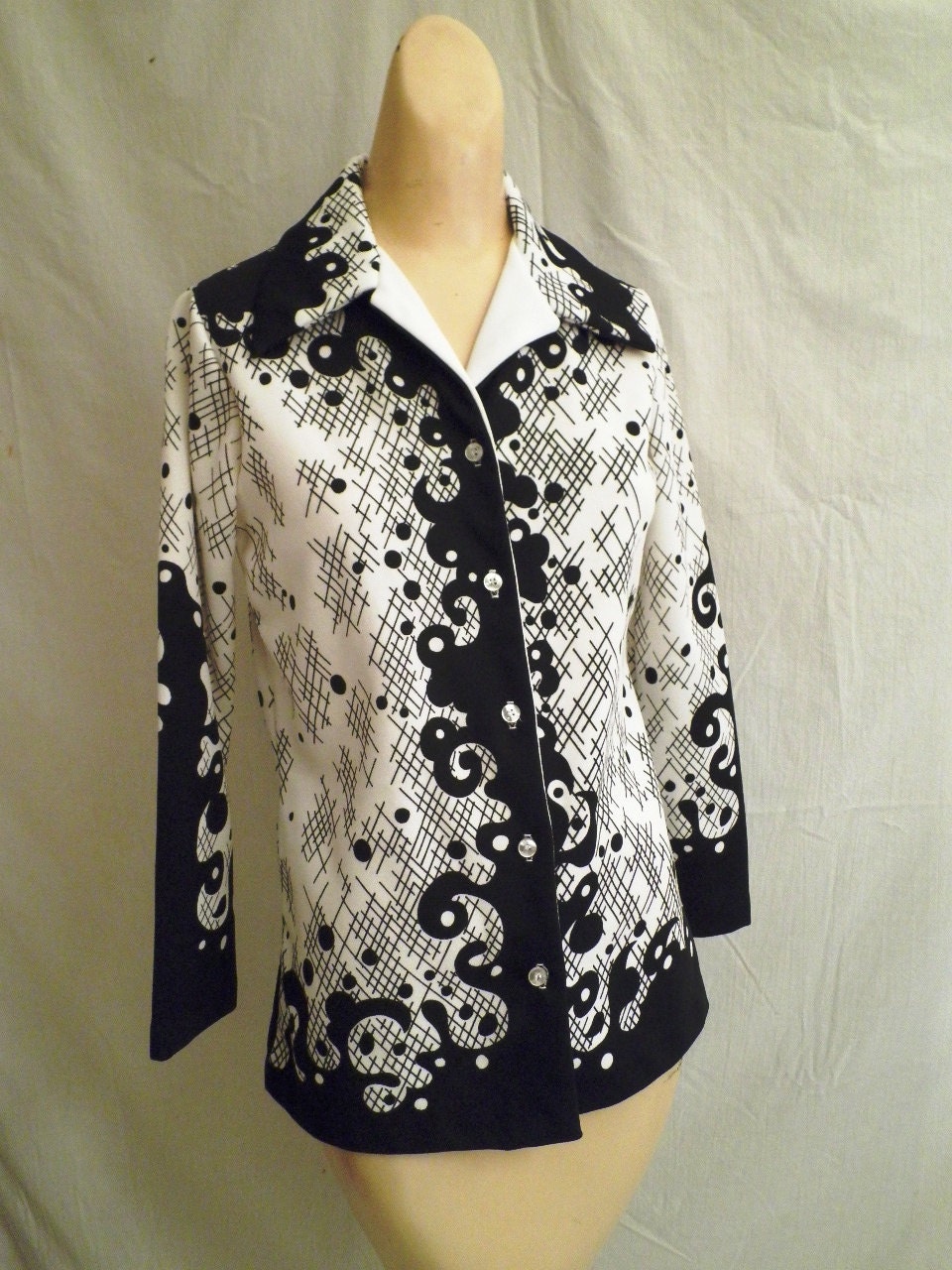 1970s Vintage Bold Graphic Print Black and White Blouse 36 bust