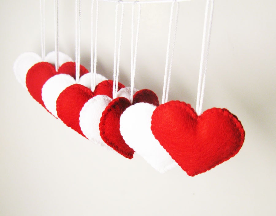 Set of 8 Felt Hearts - Red White - Handmade heart ornament gift - Holiday Valentine Birthday Party Wedding decoration - Home decors