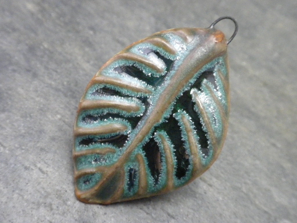 Leafy- handmade ceramic leaf pendant 3351
