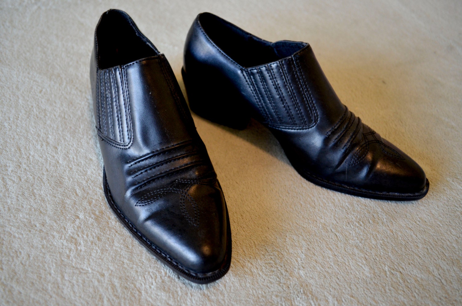 1980s SIZE 7 black slip on cowboy shoes