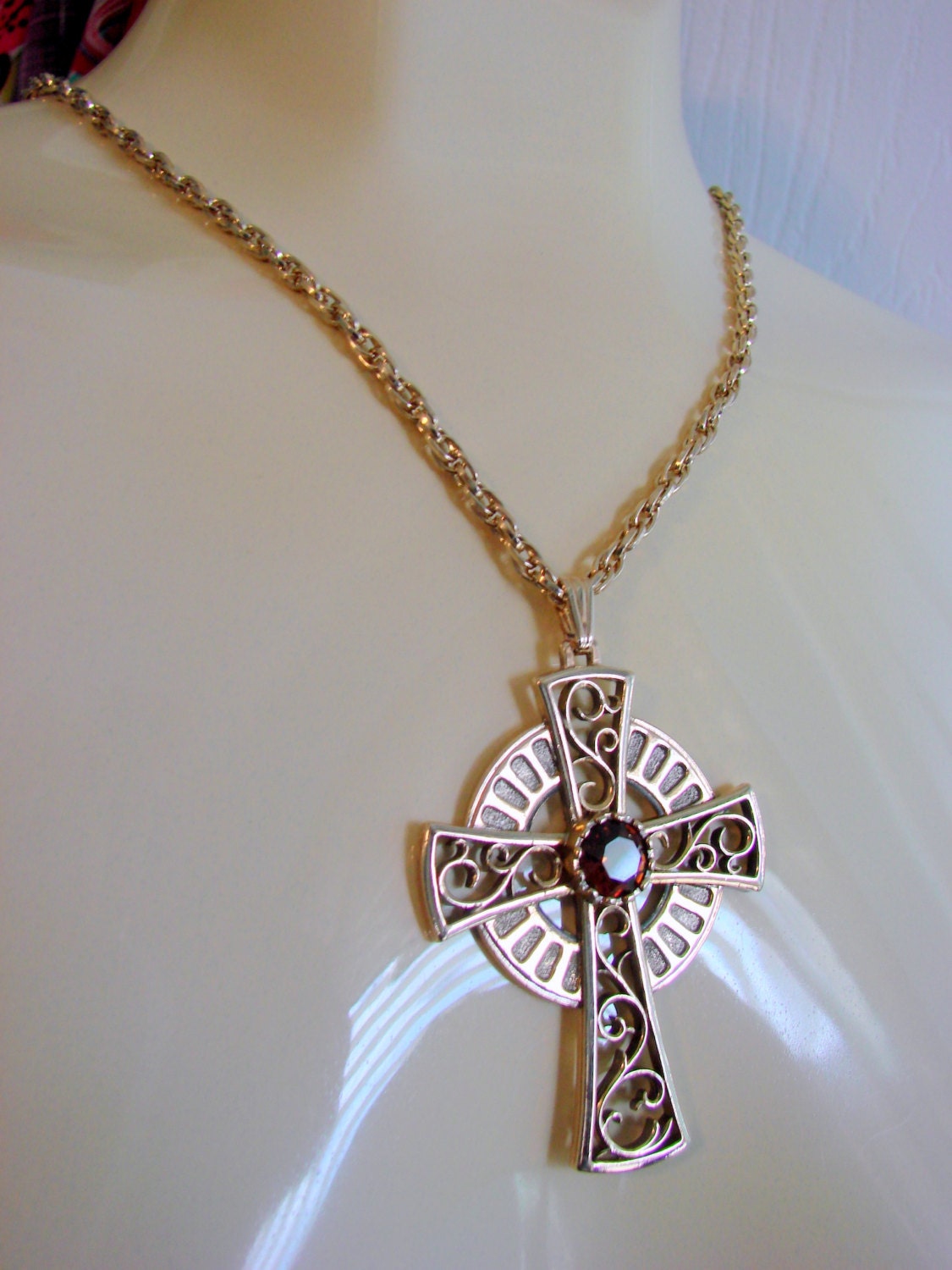 1979 Limited Edition Sarah Coventry Jeweled Cross Pendant Necklace