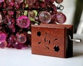 Music box  handmade wooden "Schubert: Ave Maria"  ZD05e023