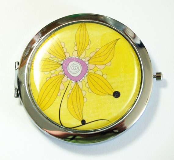 Yellow flower compact, Flower compact mirror, mirror, pocket mirror, compact mirror, floral mirror, Yellow, Yellow flower (2576)