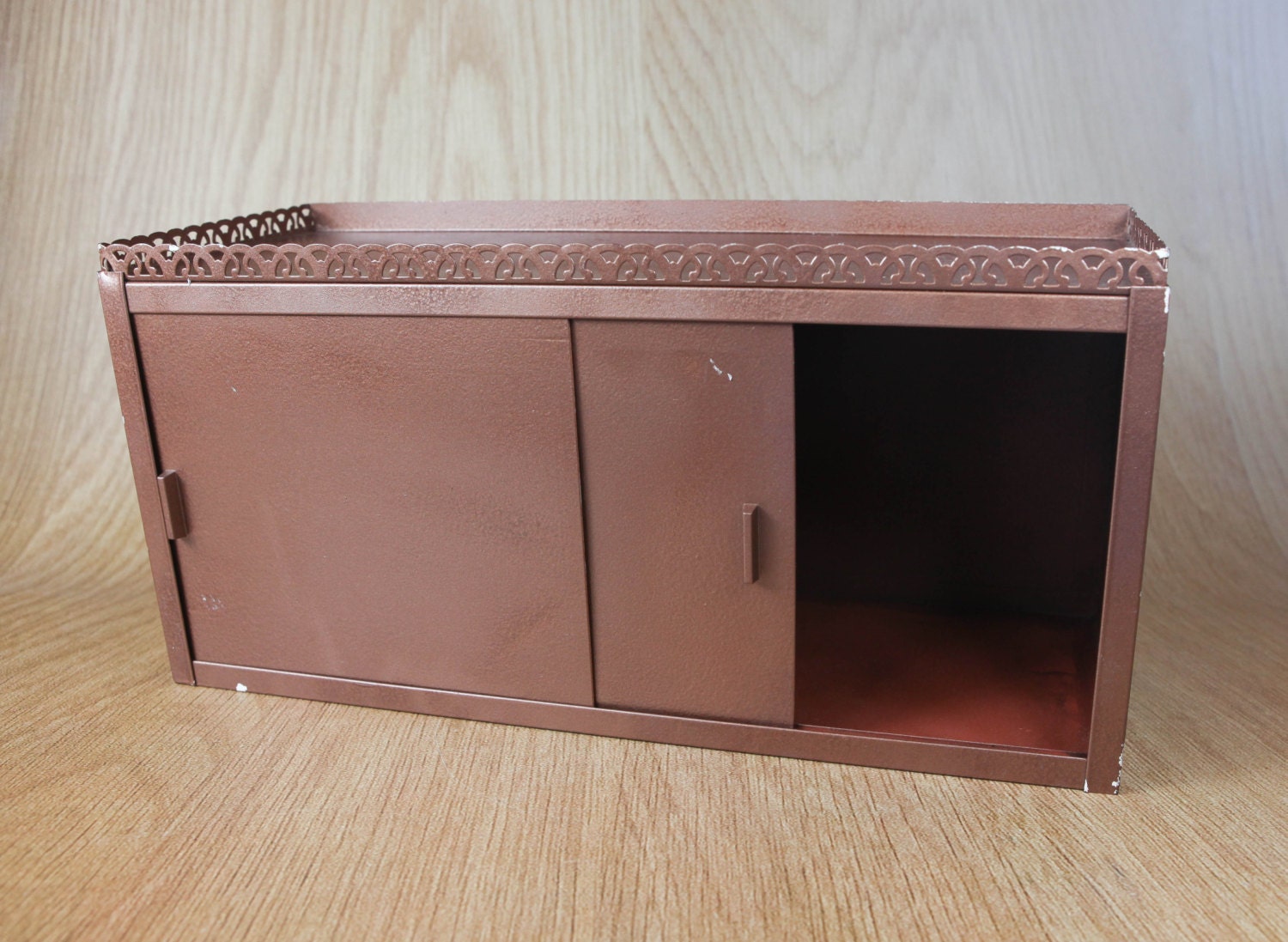 Vintage Metal Wall Cabinet w/ two sliding doors by lazydaysrelics