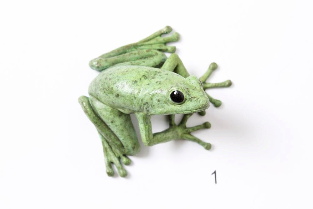Tree frog - small, Spotty green  - Brass