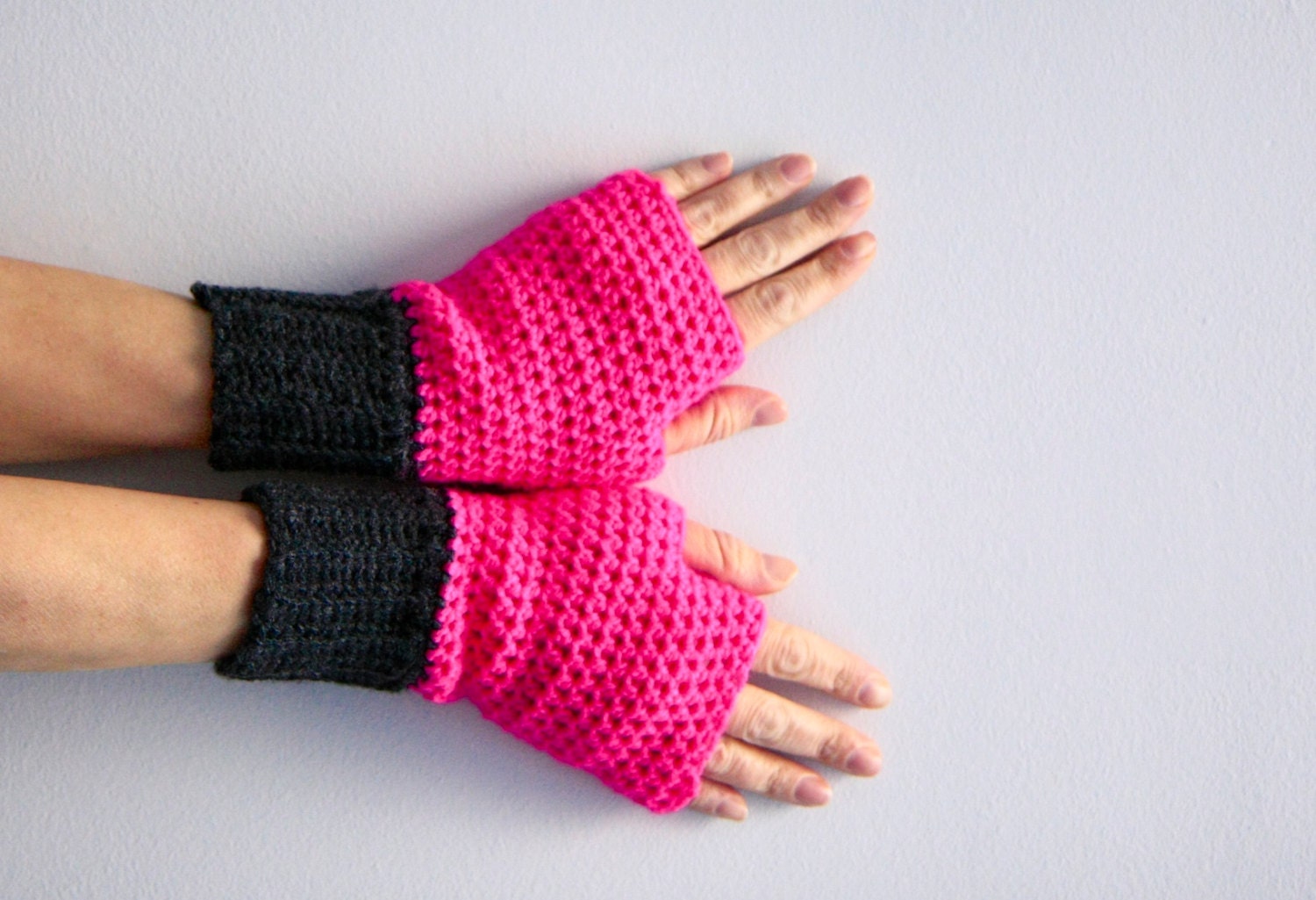 Fingerless gloves in neon pink and dark grey, Dianthe, for women and teenagers, winter fashion under 25