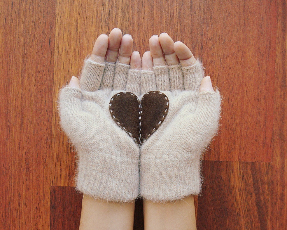 LIMITED GLOVES, Heart Gloves, Fingerless Light Beige Gloves with Brown Felt Heart