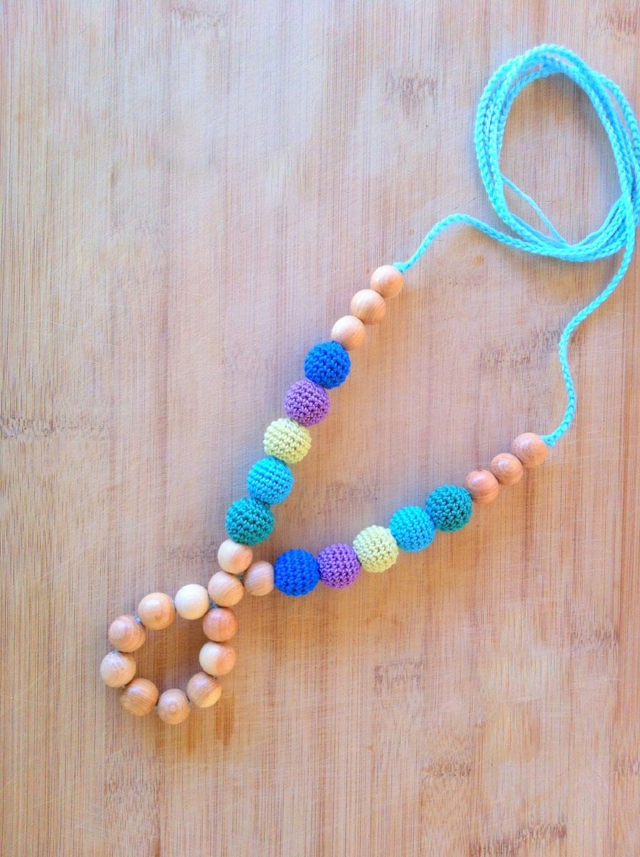 Juniper Wood Ring Breastfeeding mom necklace - Teething necklace in blue, lilac, spring yellow, green, tuorquse