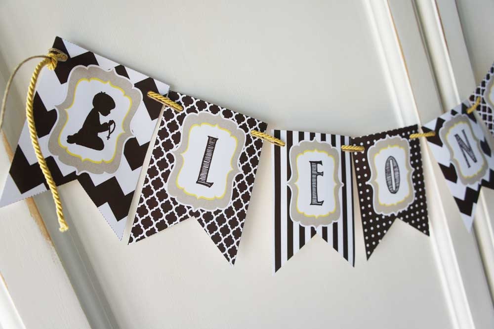 First Communion decorations in brown - Little Boy praying - printable files pdf