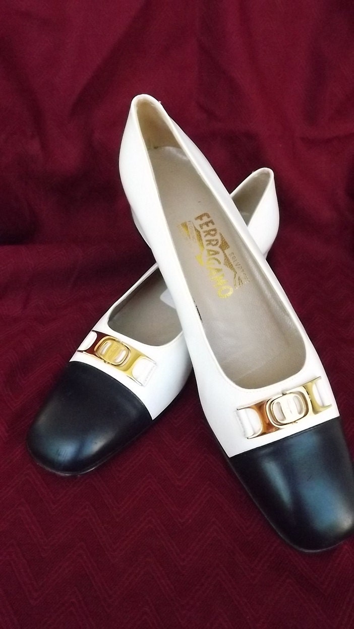 Vintage Salvatore Ferragamo Leather Shoes -  Made in Italy - Size 9 AAAA