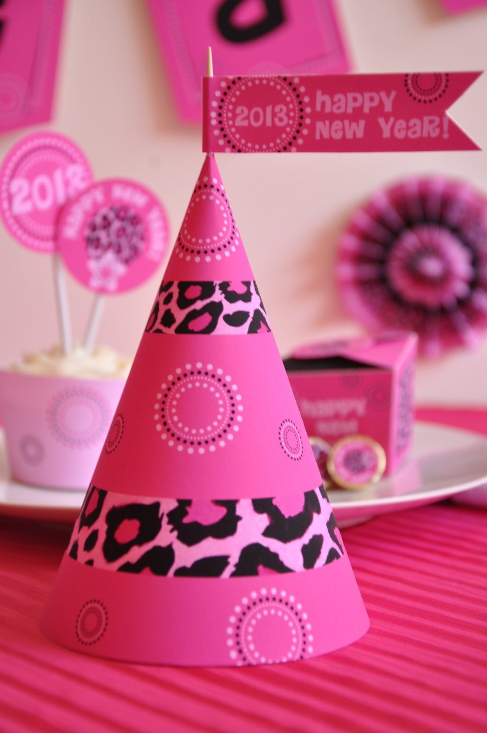Happy New Year 2013 party hat pdf printable DIY craft - INSTANT DOWNLOAD Il_170x135