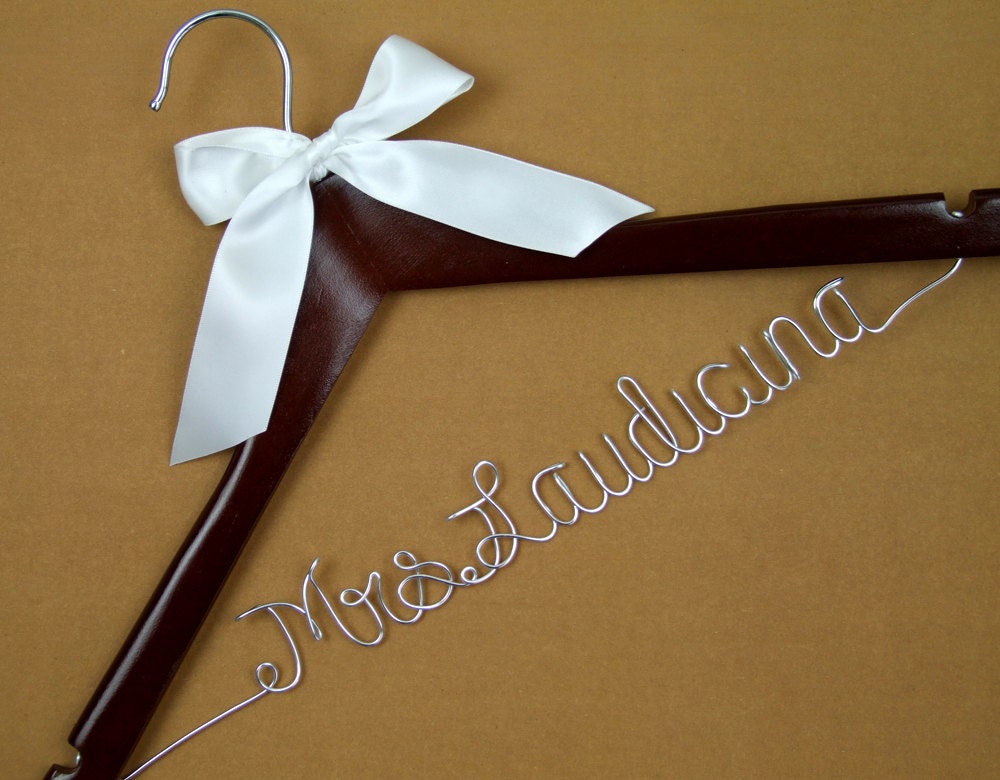 Single Line Wire Name Hanger, Custom Wedding Hanger, Personalized Bridal Hanger, Bridesmaids Name Hanger, Bride Name Hanger