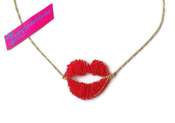 Red lips necklace, Marilyn Monroe Jewelry, Red bead, Smoochy, wire wrapped jewelry, Beaded kiss smile lipstick heart shape