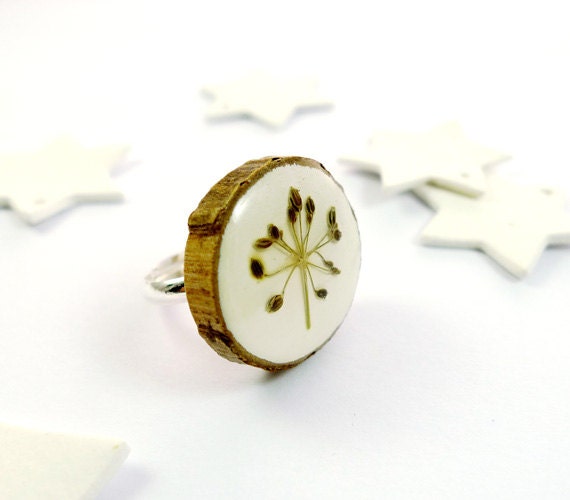 Pressed Flower Wood Ring - handmade flower jewelry  - mini herbarim