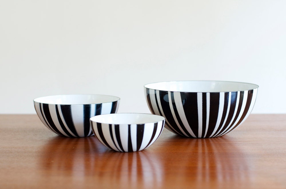 Excellent Cathrineholm Black Striped Enamelware Bowls - Set of 3