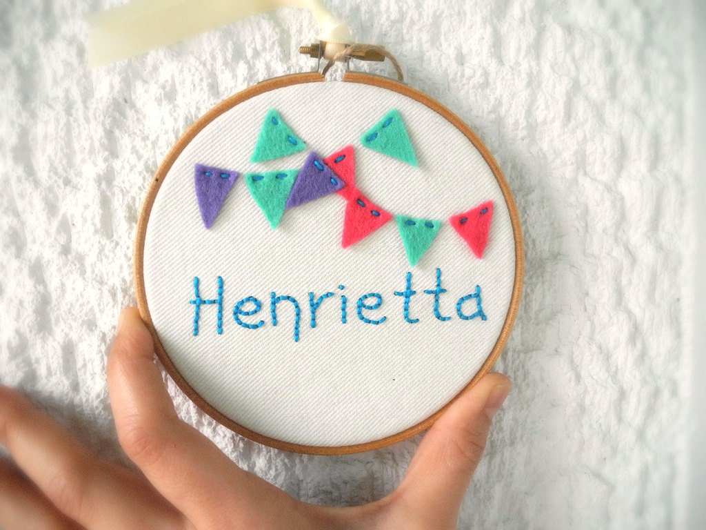 kids personalized name sign, Hoop art embroidery decor, holiday gift, wall hanging,felt bunting