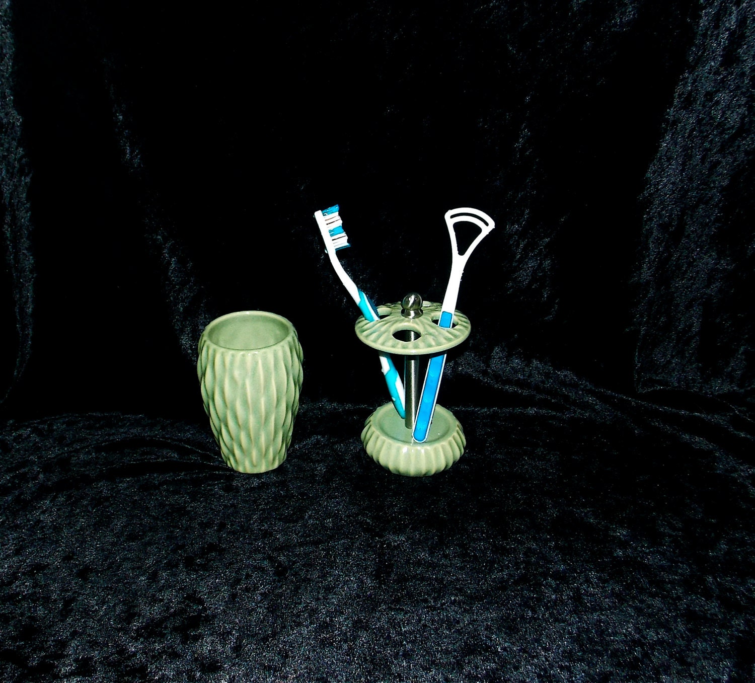 Brush'a, Brush'a, Brush'a-Mid Century Sage Green,Ceramic Toothbrush Holder And Cup Set.EXCELLENT Condition.Made In China. Retro/Mod