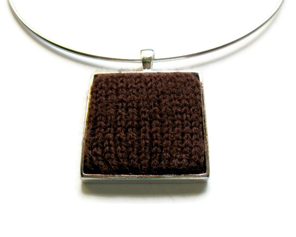 Brown Square Pendant Choker Knitted