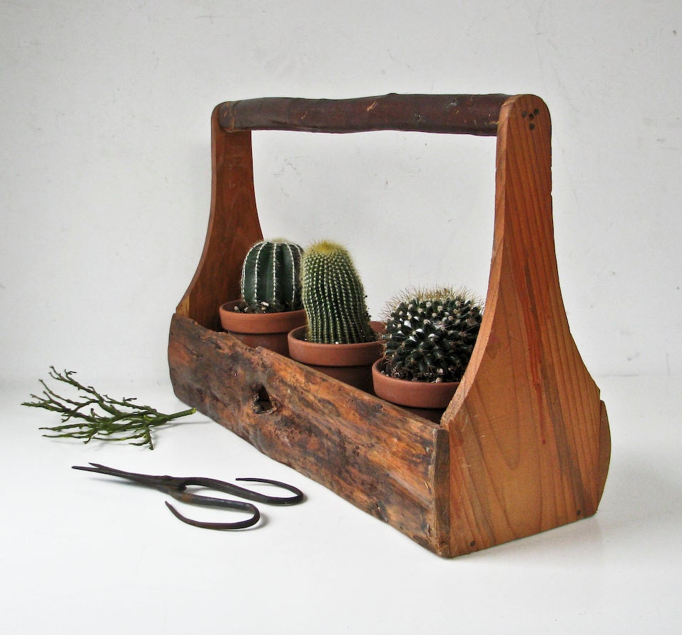 Hand Made Wood Carrier Box - Primitive Box - Bark Sides - Branch Handle - BeeJayKay