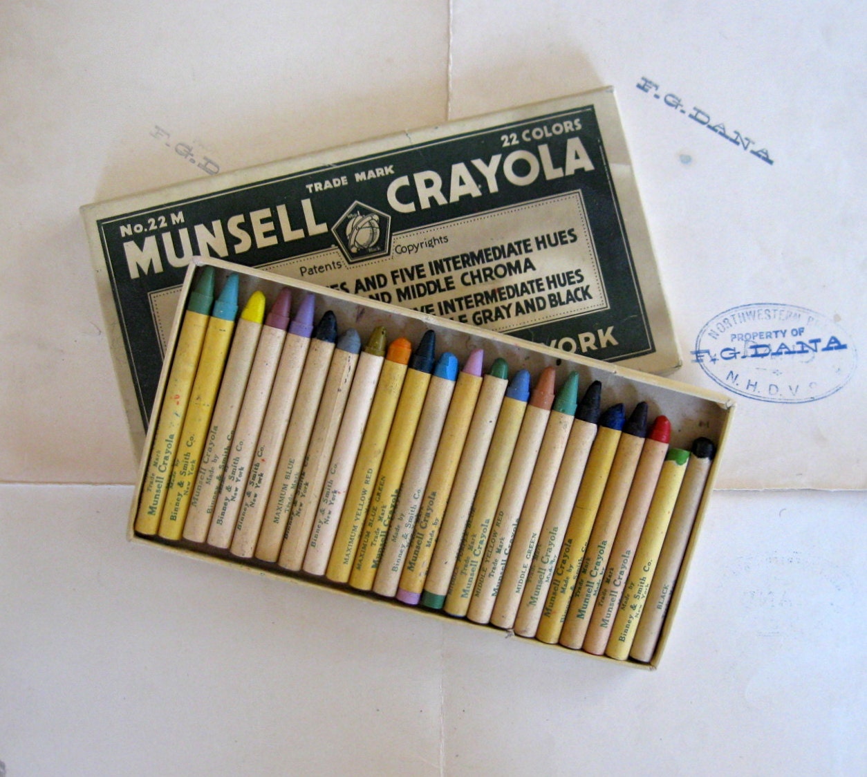 vintage crayons vintage box of crayons crayons by anythinggoeshere