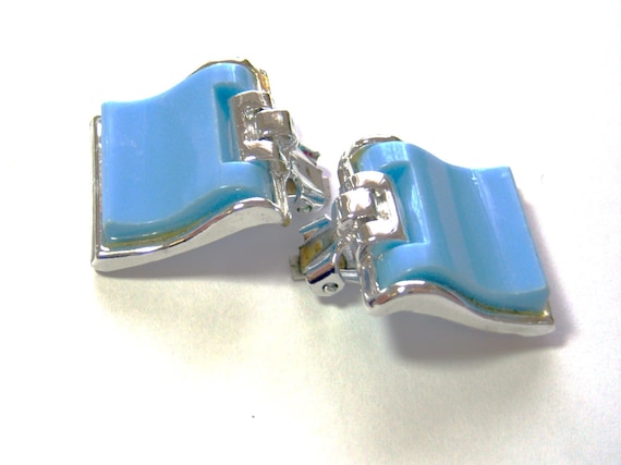 vintage baby blue and silver tone clip on earrings N