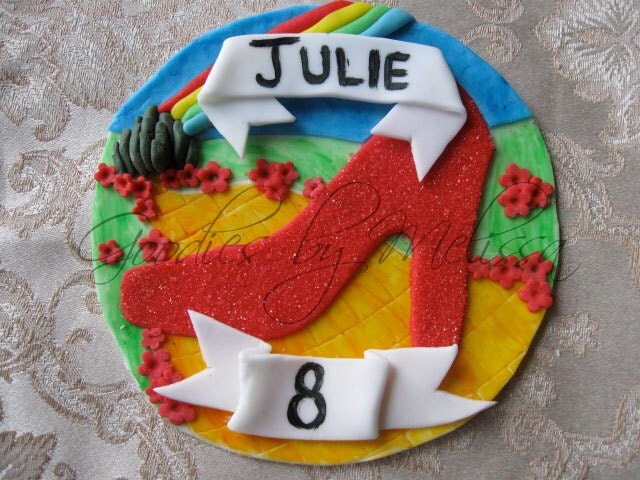 Fondant Wizard of Oz cake topper (EDIBLE) Il_570xn
