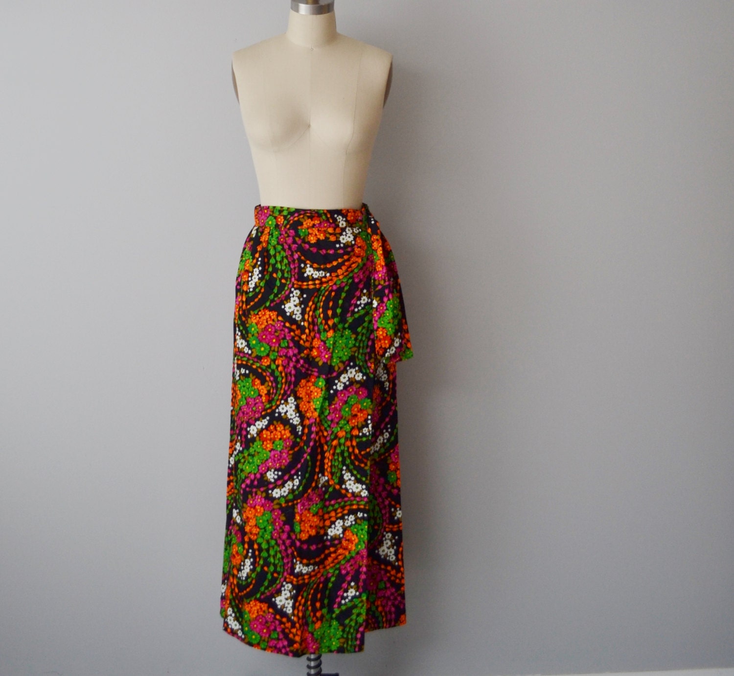 vintage bright wrap maxi skirt size L waist 31 inches
