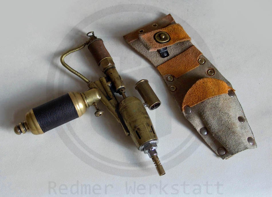 Steampunk LTLP ray pistol with holster