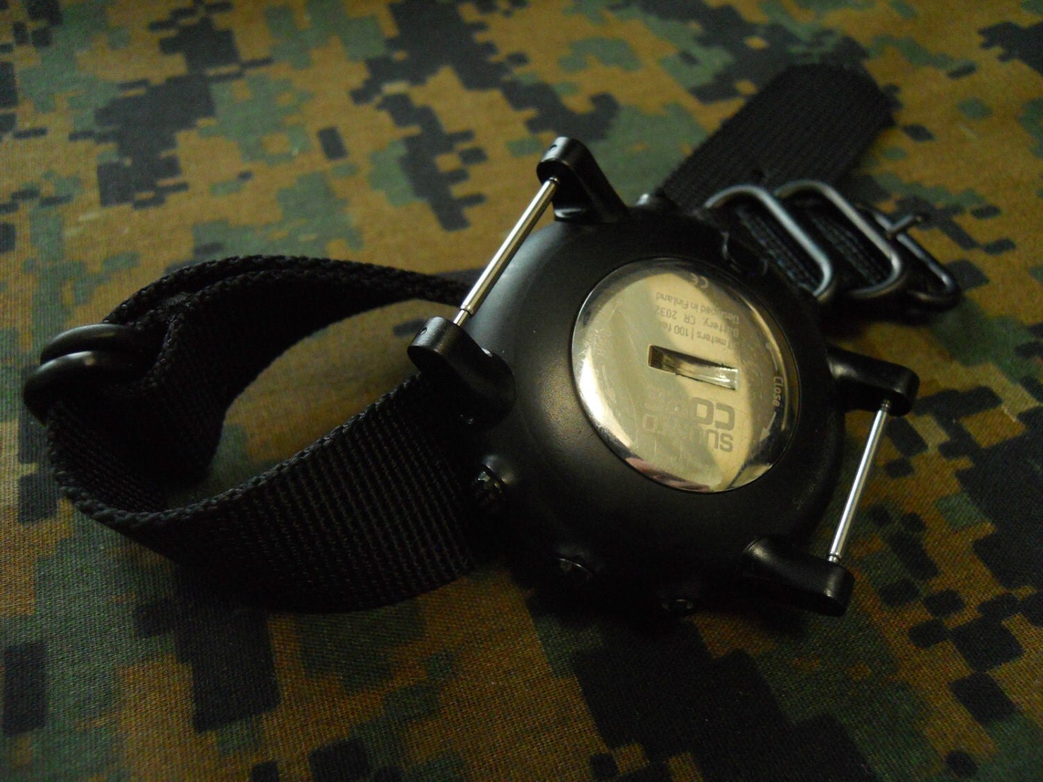 suunto core lugs