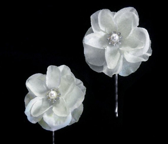 White bridal wedding gardenia rose flower hair