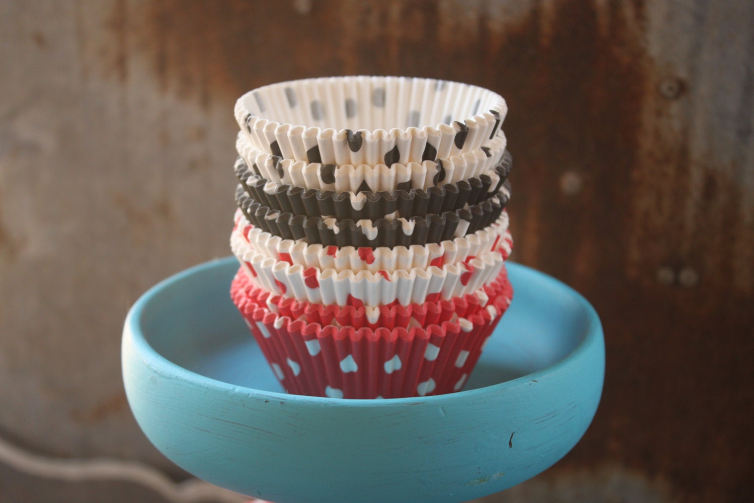 Red and Black Paper Cupcake Liners -- Set of 25 -- Baking Cups Il_570xn