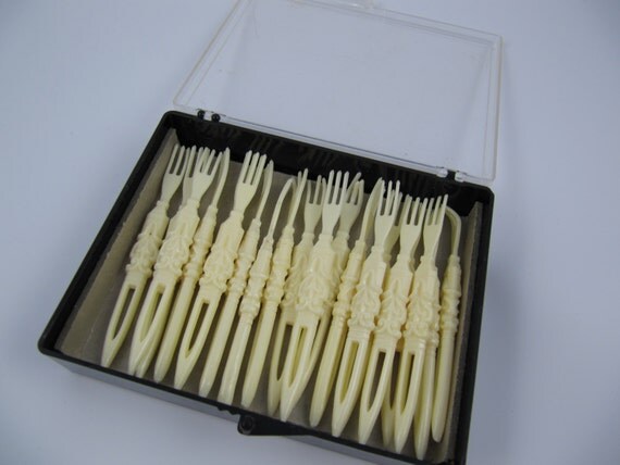 Vintage Small Plastic Cocktail Forks Appetizer by Scatterbugs